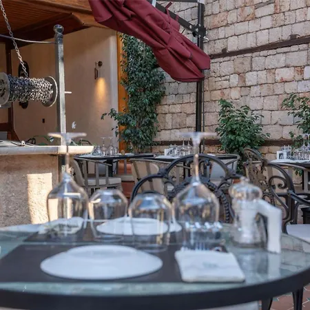 Otel Belmondo Old Town *